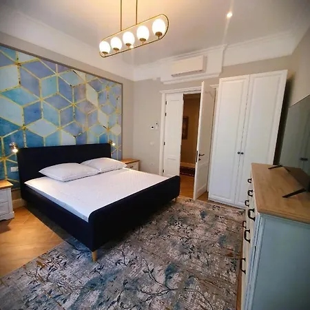 Historic Apartment, Very Close To The And Main Activities *