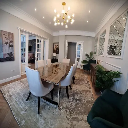 Historic Apartment, Very Close To The And Main Activities