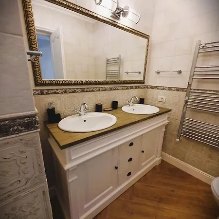 Historic Apartment, Very Close To The Beach And Main Activities * Constanta