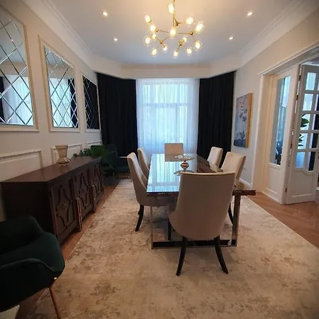 Historic Apartment, Very Close To The And Main Activities Apartment *