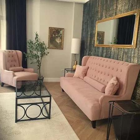 Historic Apartment, Very Close To The Beach And Main Activities Constanta