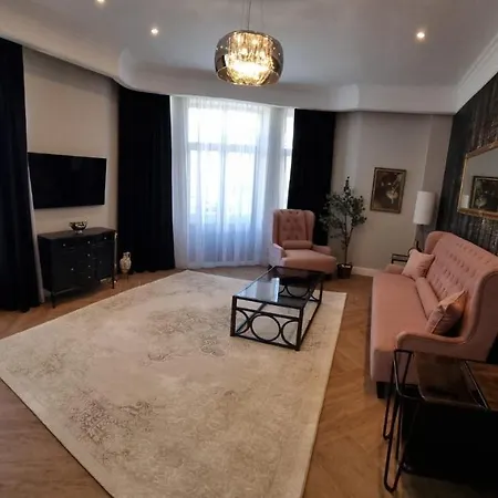 Apartment Historic Apartment, Very Close To The Beach And Main Activities Constanta