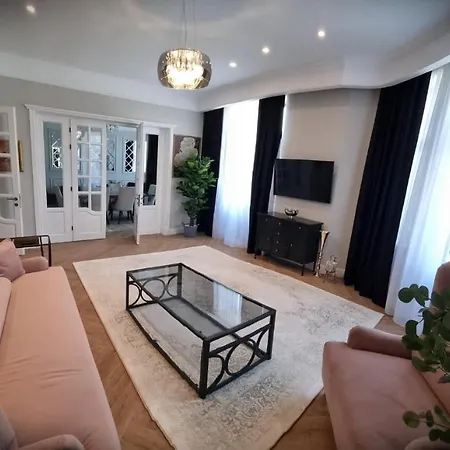 Historic Apartment, Very Close To The Beach And Main Activities Apartment